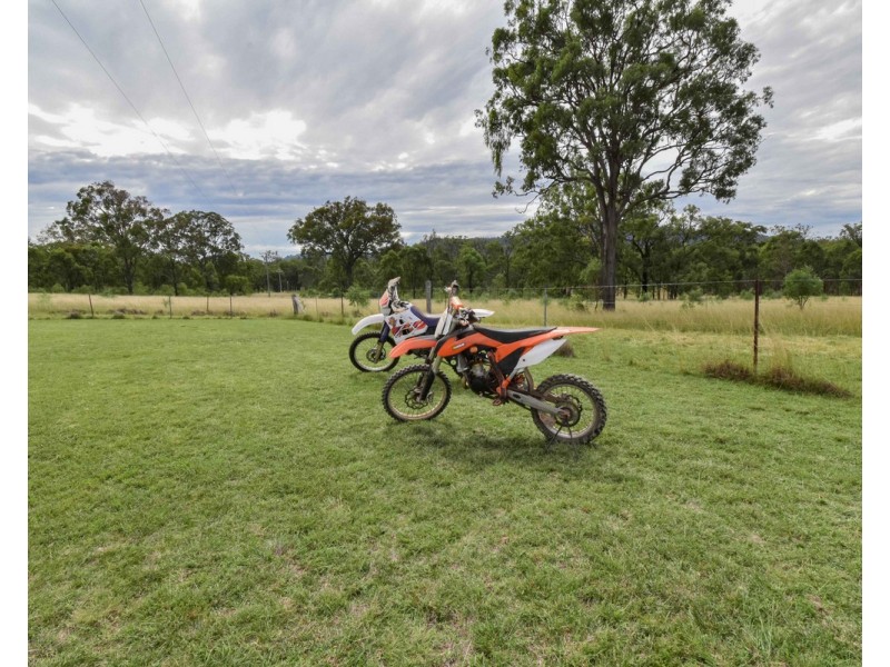 517 Blakes Road, Silverwood QLD 4370