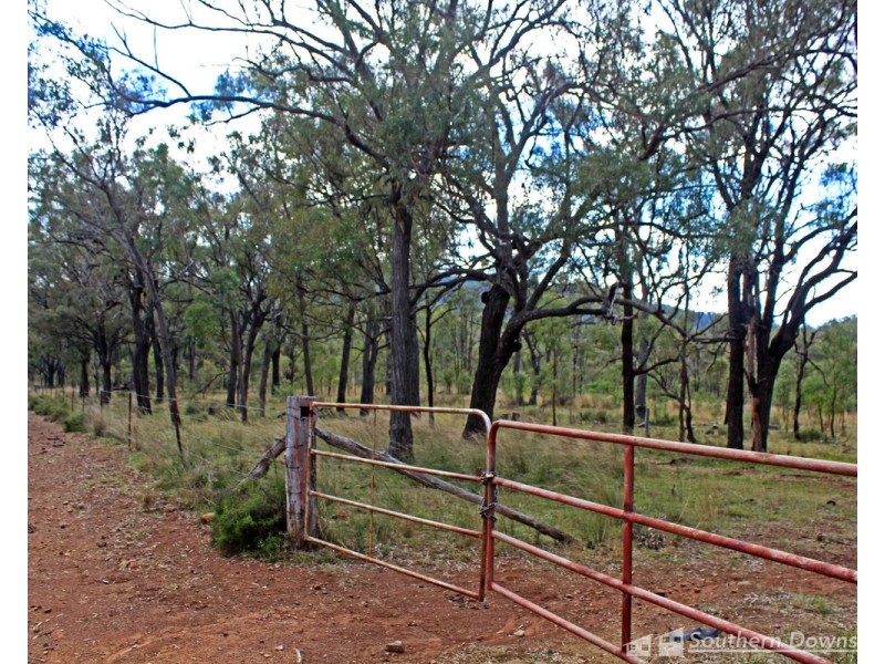 1663 Blakes Road, Silverwood QLD 4370