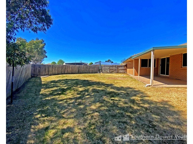9 Pristine Crt, Warwick QLD 4370