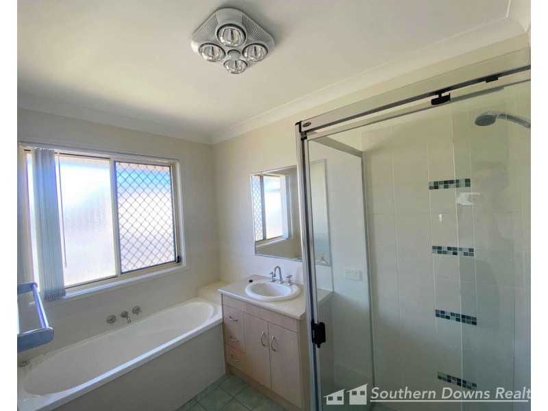 9 Pristine Crt, Warwick QLD 4370