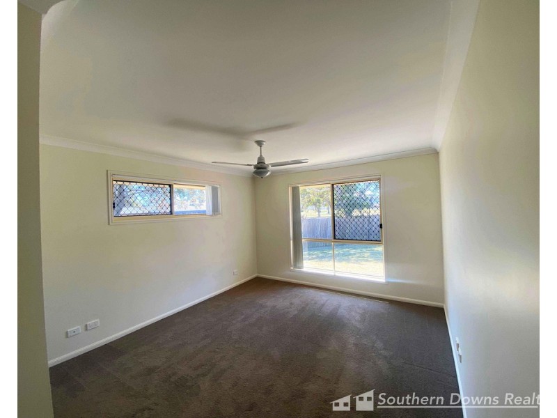 9 Pristine Crt, Warwick QLD 4370