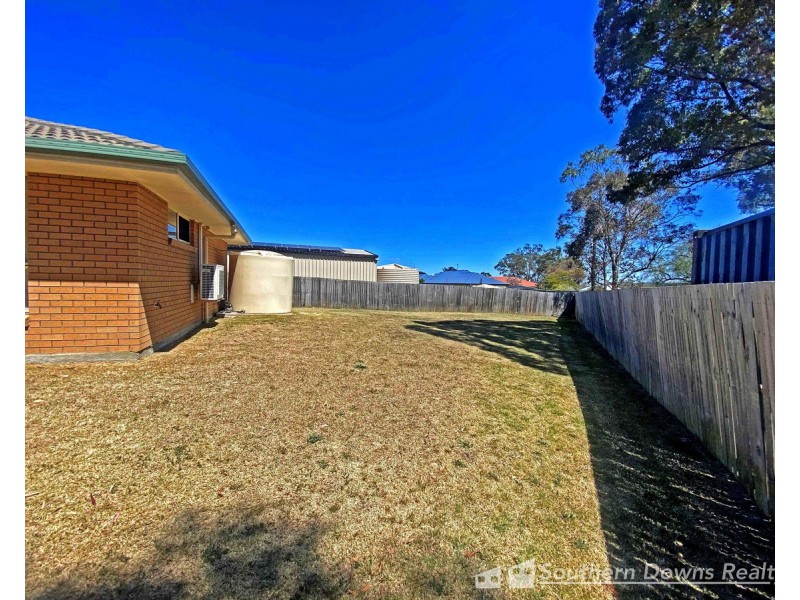 9 Pristine Crt, Warwick QLD 4370