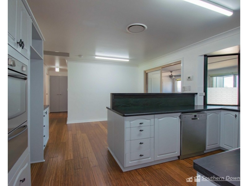 9 Vanneck Street, Yangan QLD 4371