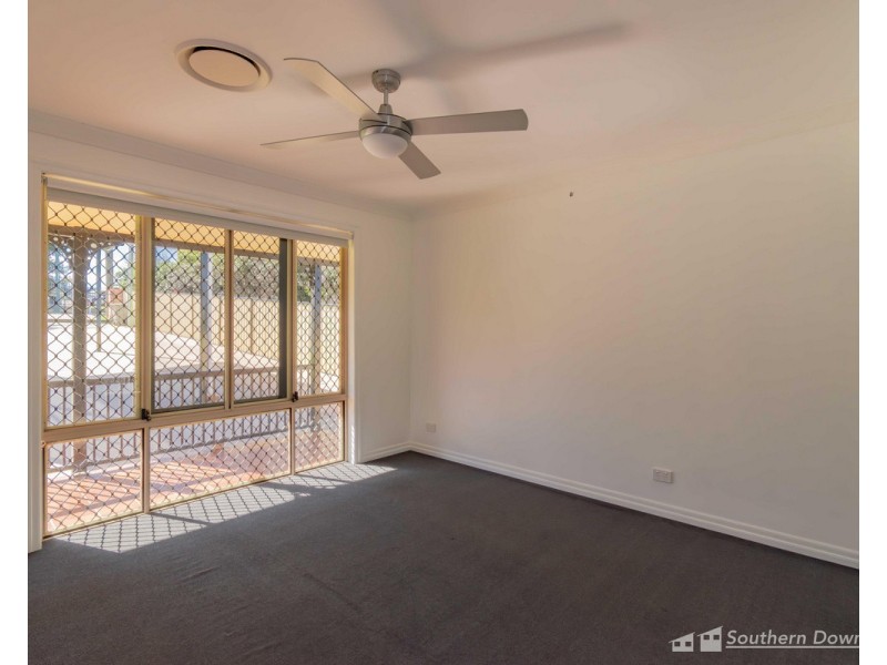 9 Vanneck Street, Yangan QLD 4371