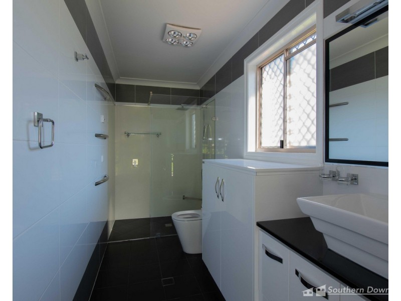 9 Vanneck Street, Yangan QLD 4371