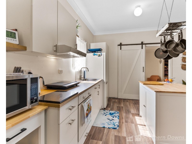 1 Ahern Lane, Pratten QLD 4370