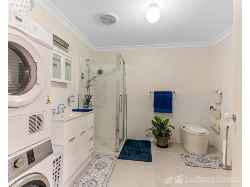 1 Ahern Lane, Pratten QLD 4370