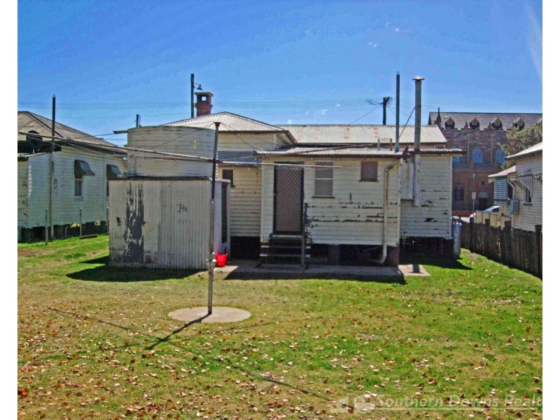 30 Wood Street, Warwick QLD 4370