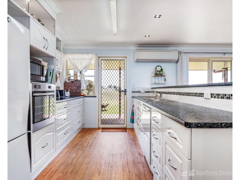 4 Browns Road, Dalveen QLD 4374