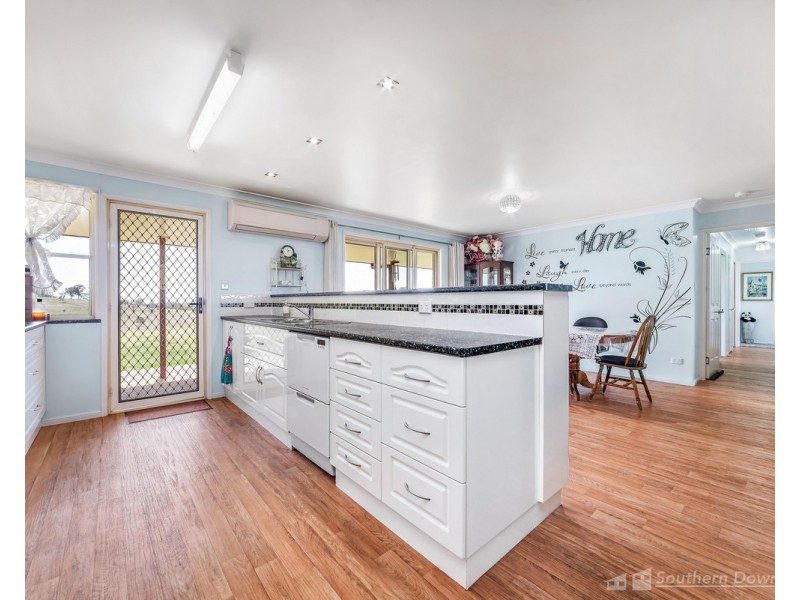4 Browns Road, Dalveen QLD 4374