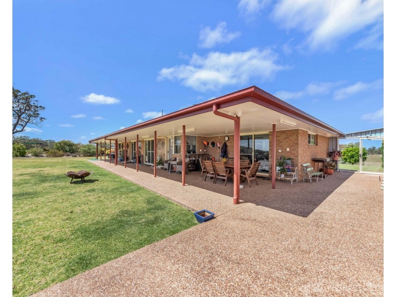 4 Browns Road, Dalveen QLD 4374