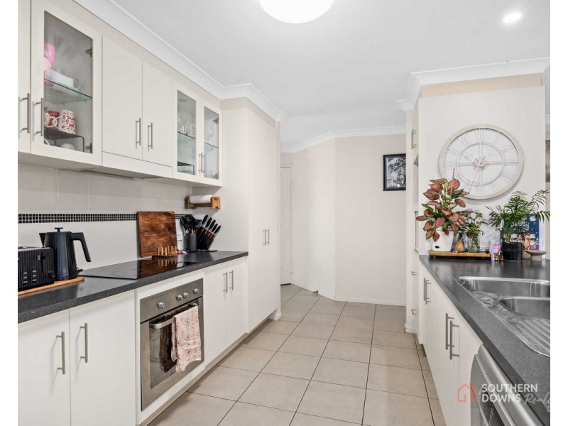 203 Ogilvie Road, Warwick QLD 4370