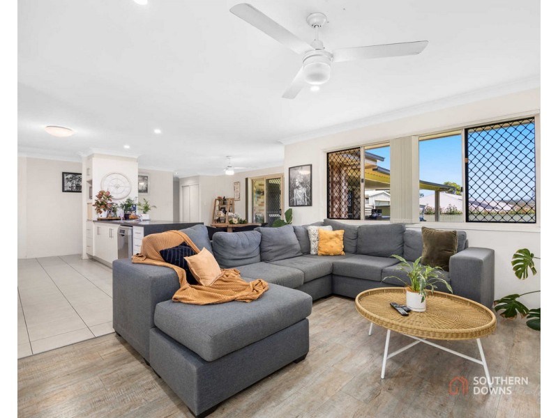 203 Ogilvie Road, Warwick QLD 4370