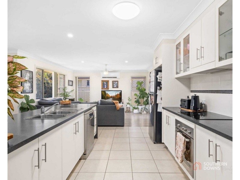 203 Ogilvie Road, Warwick QLD 4370