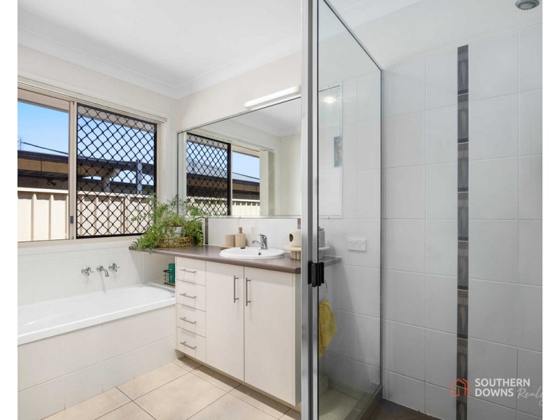 203 Ogilvie Road, Warwick QLD 4370