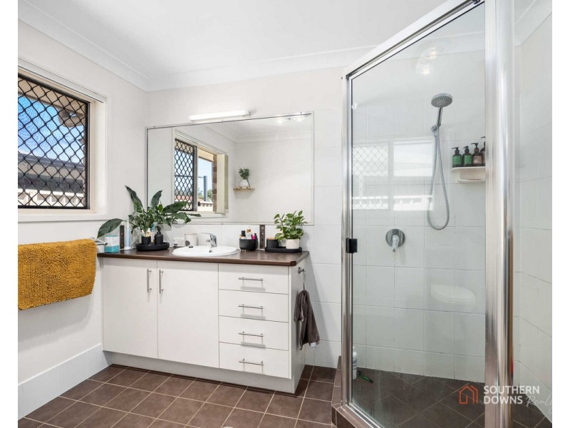 203 Ogilvie Road, Warwick QLD 4370