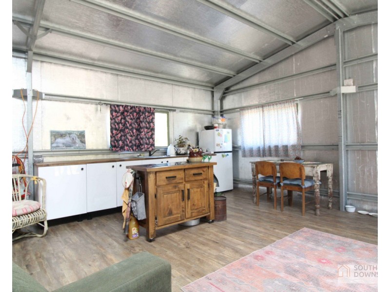 1 Cunningham Highway, Thane QLD 4370
