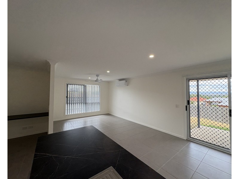 1/32 Chant Drive, Warwick QLD 4370