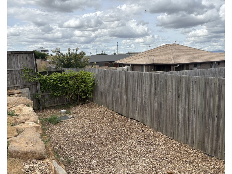 1/32 Chant Drive, Warwick QLD 4370