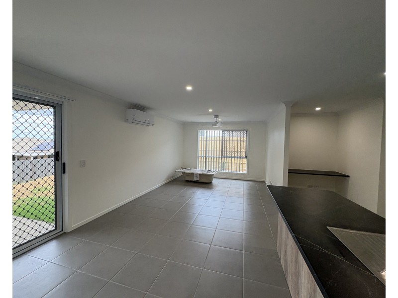 2/32 Chant Drive, Warwick QLD 4370