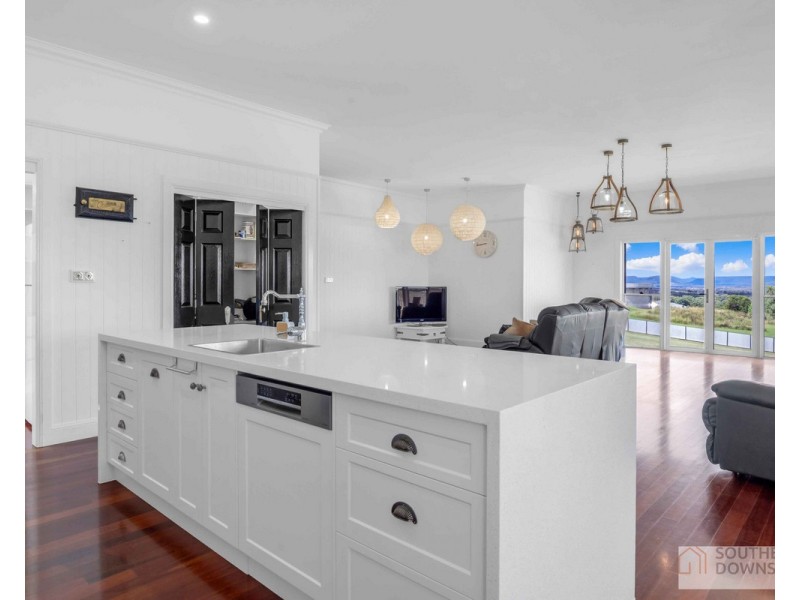 96 Glen Road, Rosenthal Heights QLD 4370