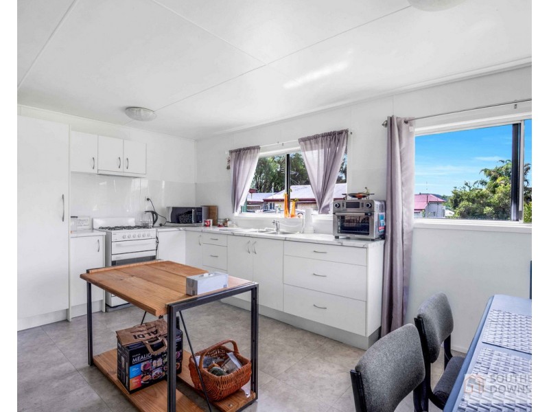 27 Pine Street, Killarney QLD 4373