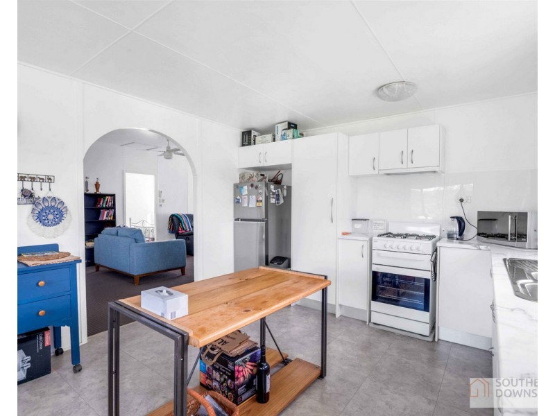 27 Pine Street, Killarney QLD 4373