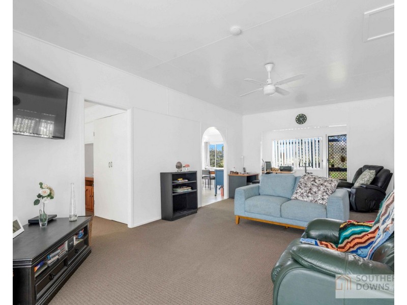 27 Pine Street, Killarney QLD 4373