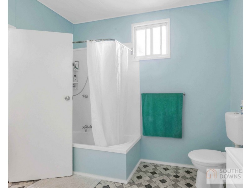 27 Pine Street, Killarney QLD 4373