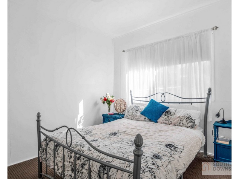 27 Pine Street, Killarney QLD 4373