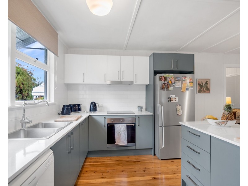 8 Drayton Street, Allora QLD 4362