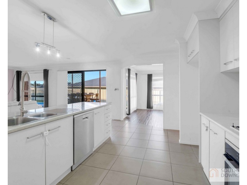 6 Floribunda Avenue, Warwick QLD 4370