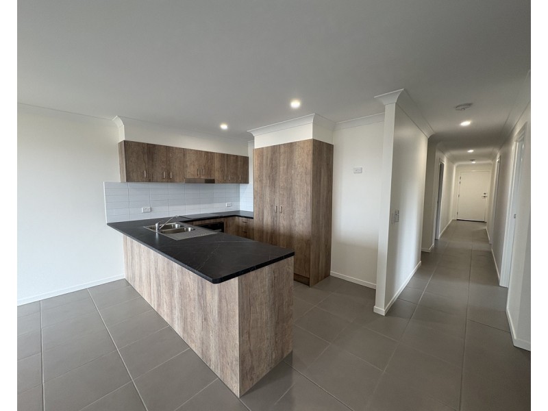 1/32 Chant Drive, Warwick QLD 4370