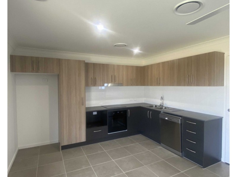 2/4 Meridian Drive, Warwick QLD 4370