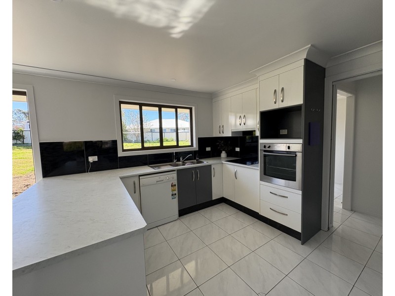 35 Hawker Road, Warwick QLD 4370