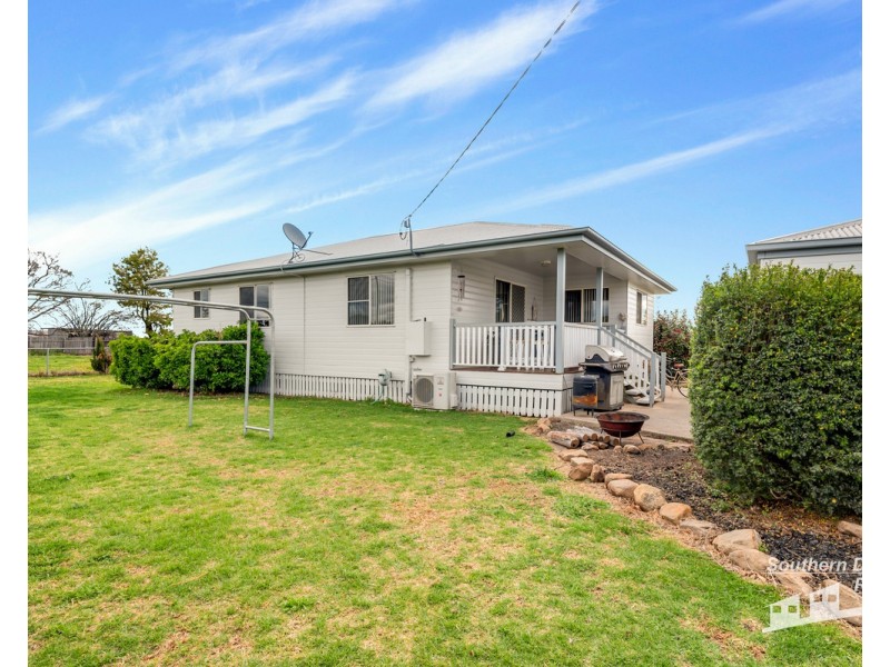 4 Arnold Street, Allora QLD 4362