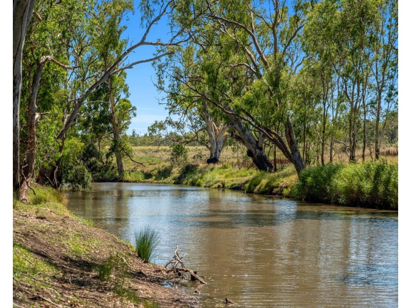 2297 Leyburn Cunningham Road, Pratten QLD 4370