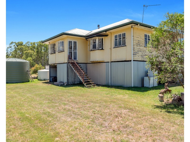 2297 Leyburn Cunningham Road, Pratten QLD 4370
