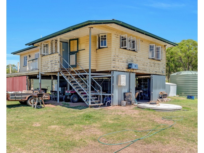 2297 Leyburn Cunningham Road, Pratten QLD 4370