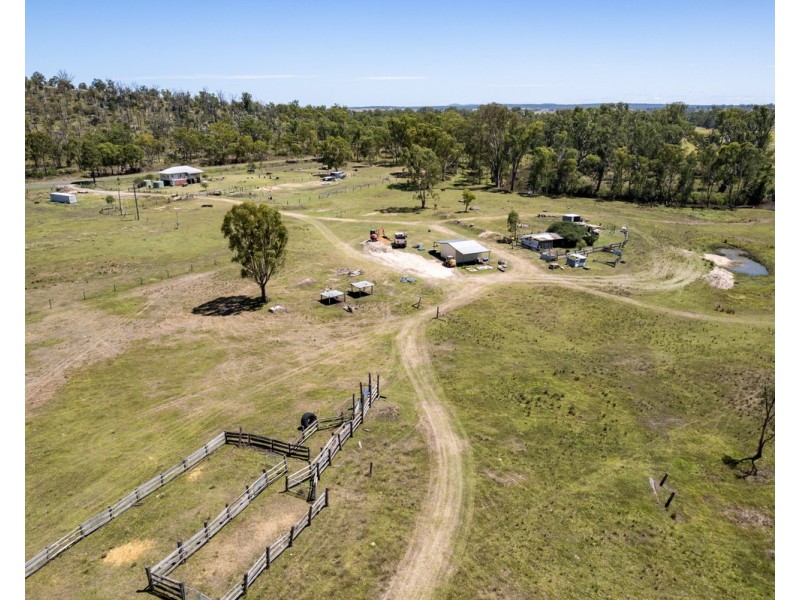 2297 Leyburn Cunningham Road, Pratten QLD 4370