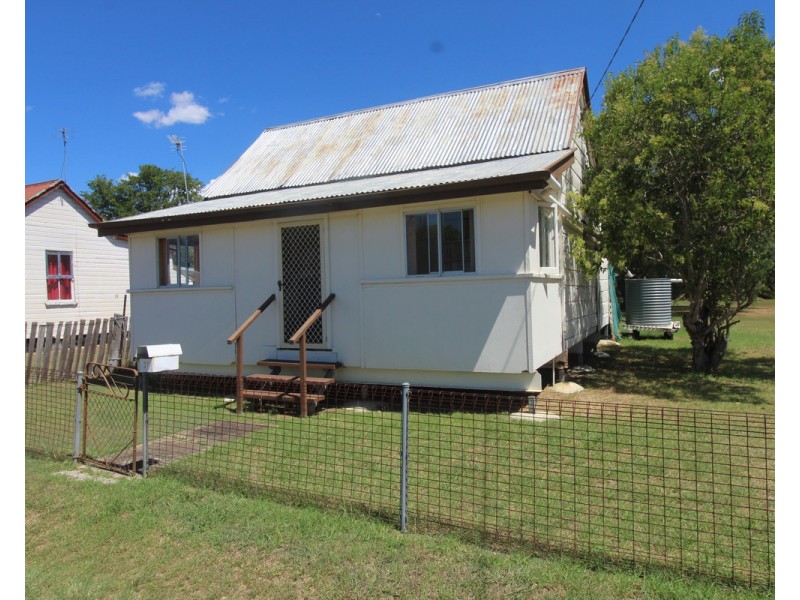 37 Stewart Avenue, Warwick QLD 4370