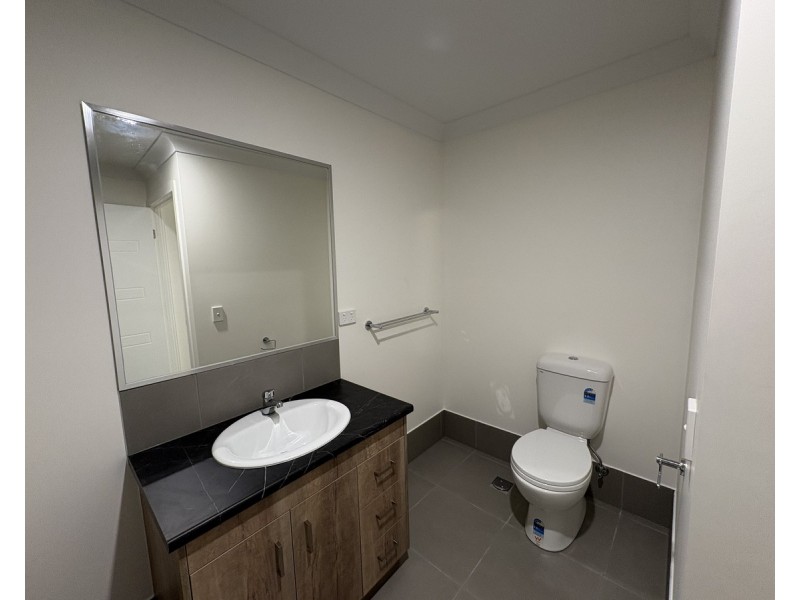 2/32 Chant Drive, Warwick QLD 4370