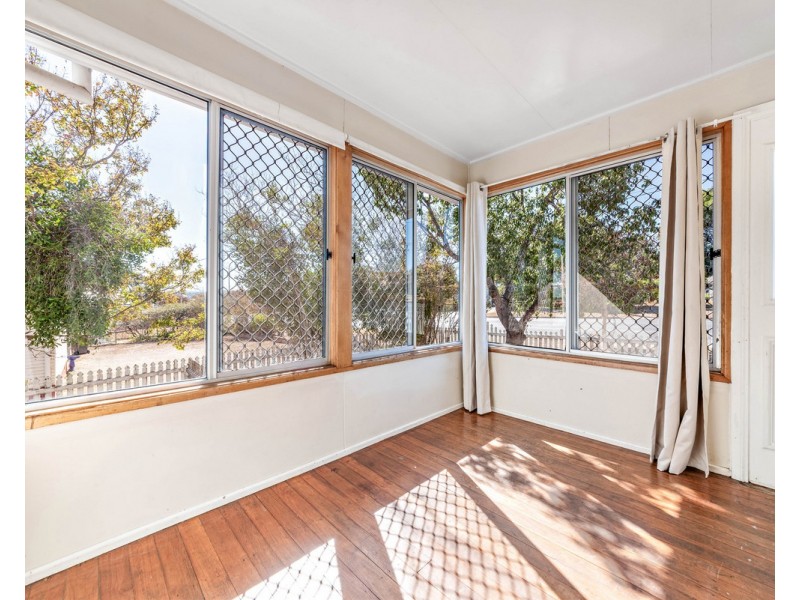 9 Wallace Street, Warwick QLD 4370