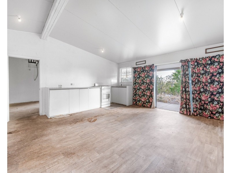 61 Hart Road, Thanes Creek QLD 4370