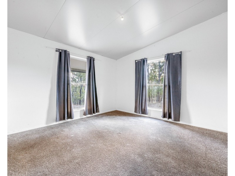 61 Hart Road, Thanes Creek QLD 4370