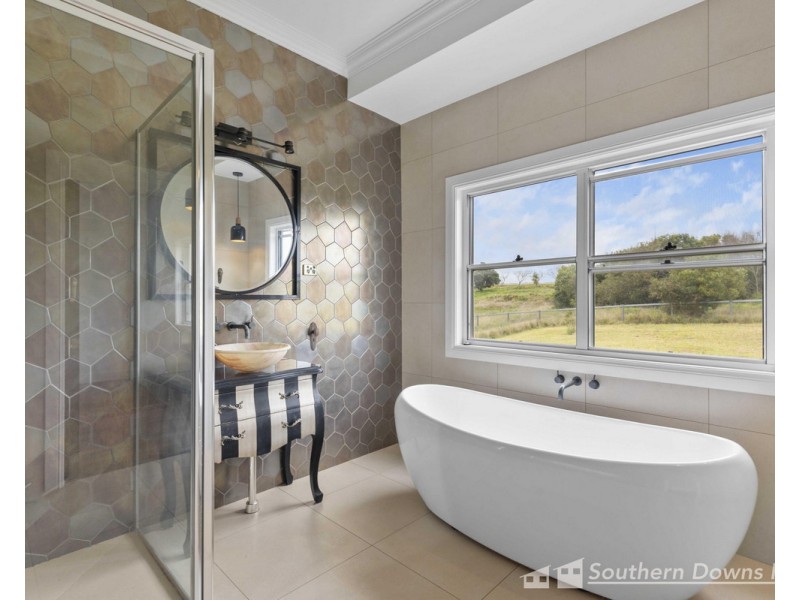 96 Glen Road, Rosenthal Heights QLD 4370