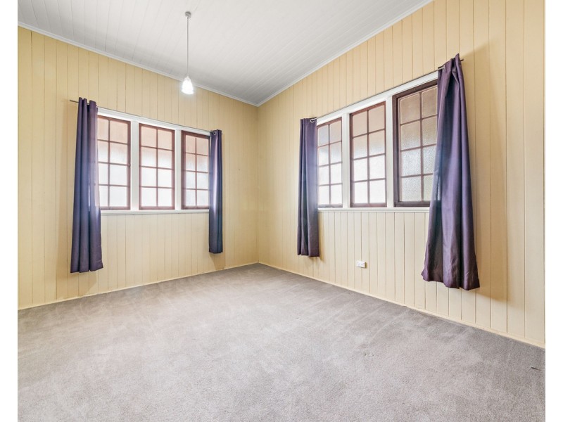 27 Bourke Street, Warwick QLD 4370
