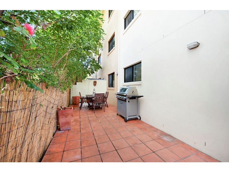 3/10-12 Darrambal Street, Surfers Paradise QLD 4217