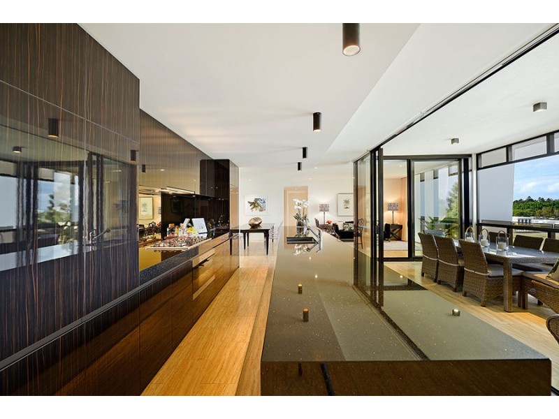 502 W Penthouse 1 Marina Drive, Benowa QLD 4217