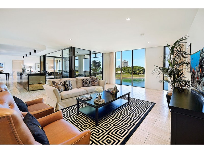 502 W Penthouse 1 Marina Drive, Benowa QLD 4217